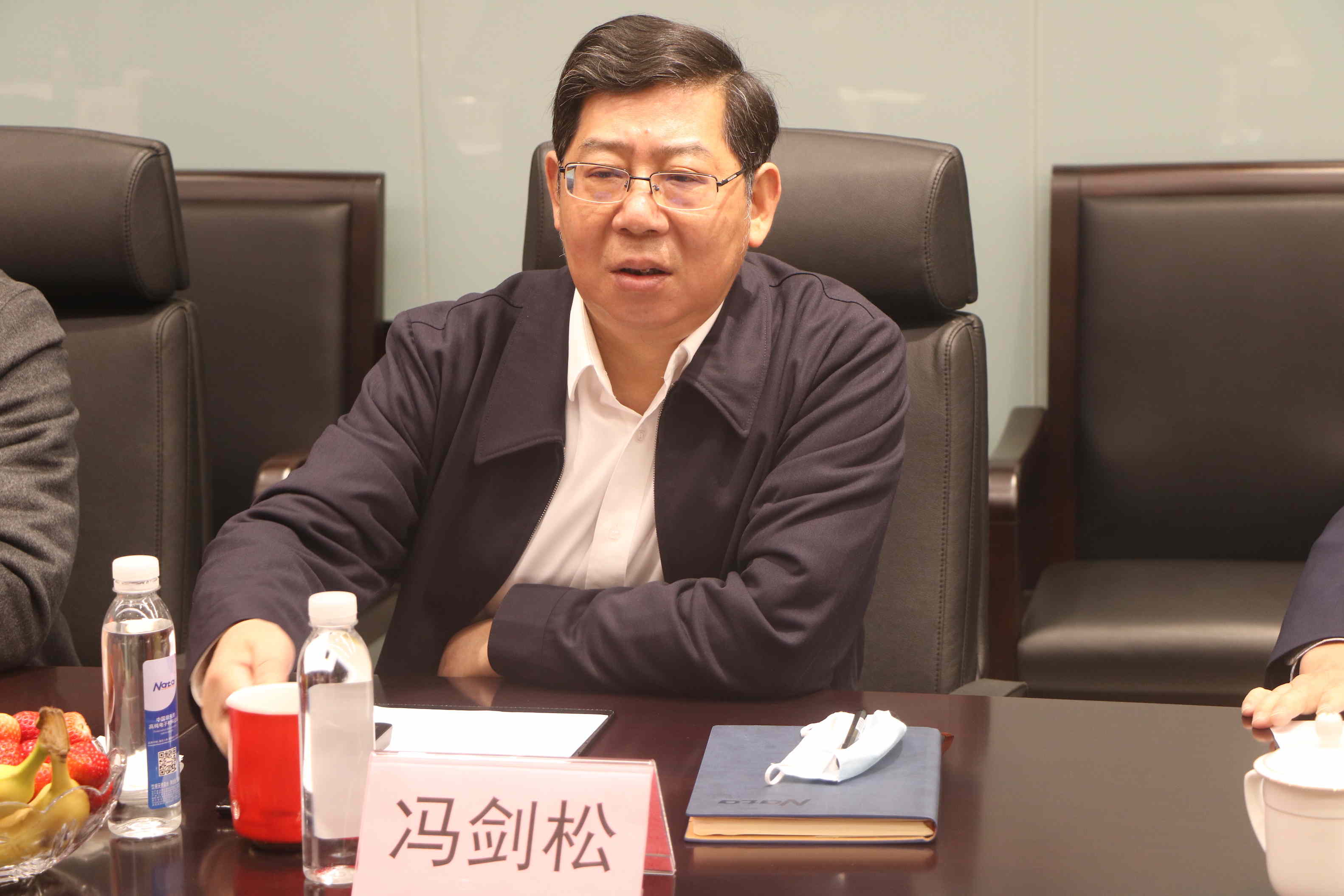  內(nèi)蒙古烏蘭察布市委副書記、市長(zhǎng)奇飛云調(diào)研南大光電(圖1)